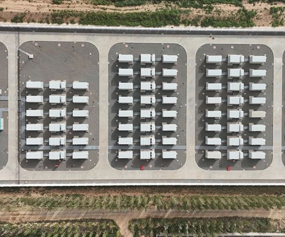 室外舱式磷酸铁锂电池储能适用灭火装置是什么